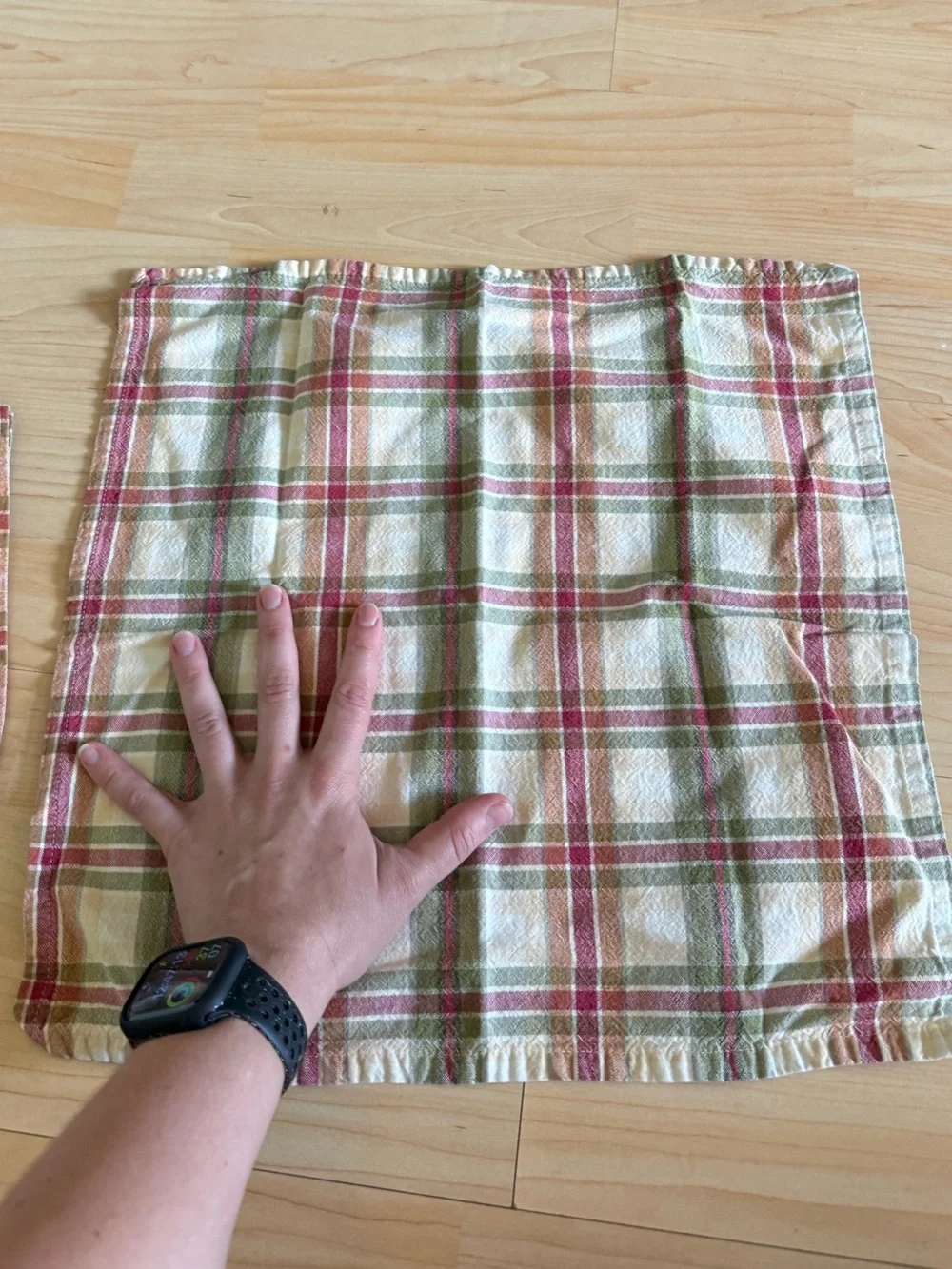 Plaid Cotton napkins in Green and Red - Set of 8